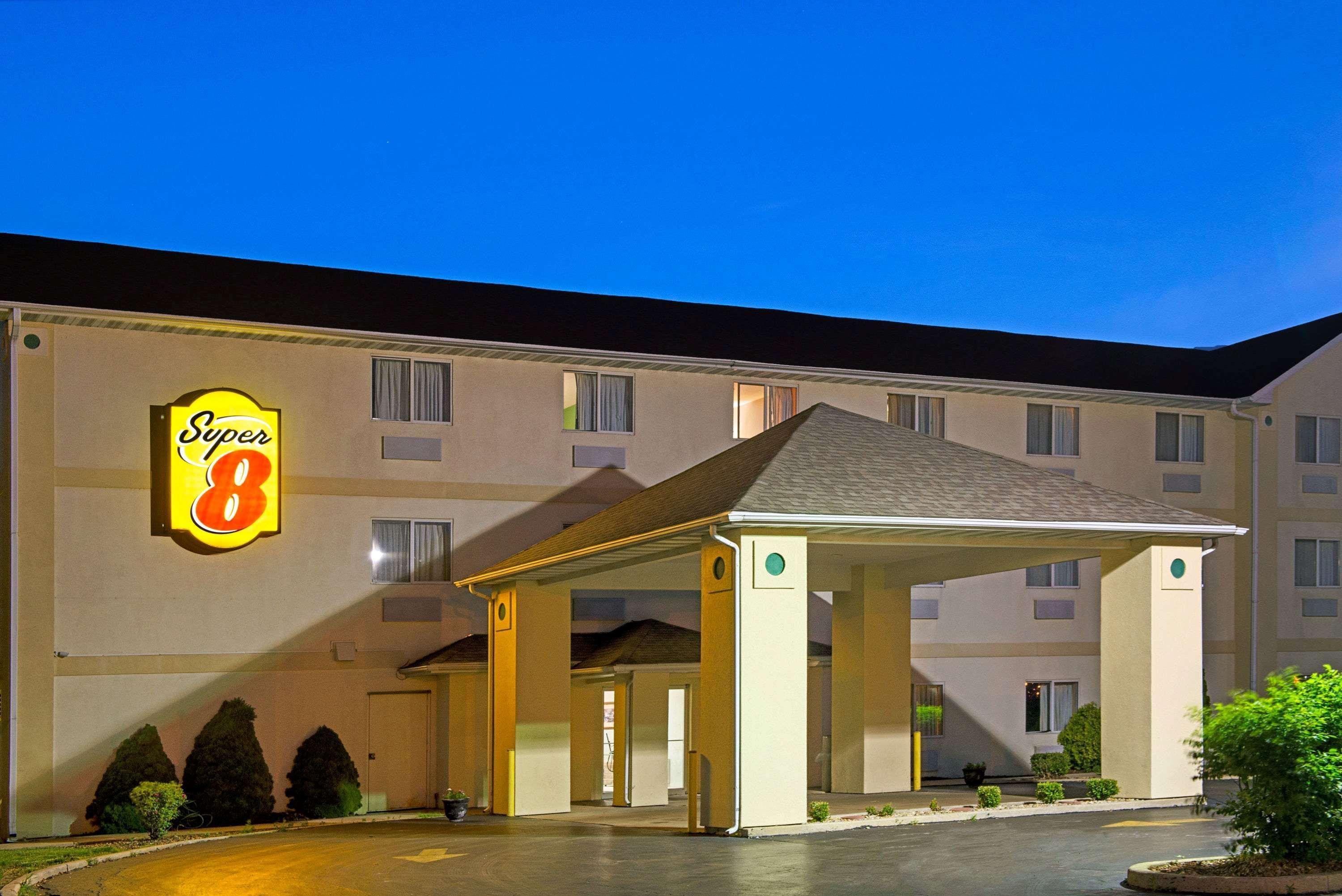 Super 8 By Wyndham Pontoon Beach Il/St. Louis Mo Area Exterior photo