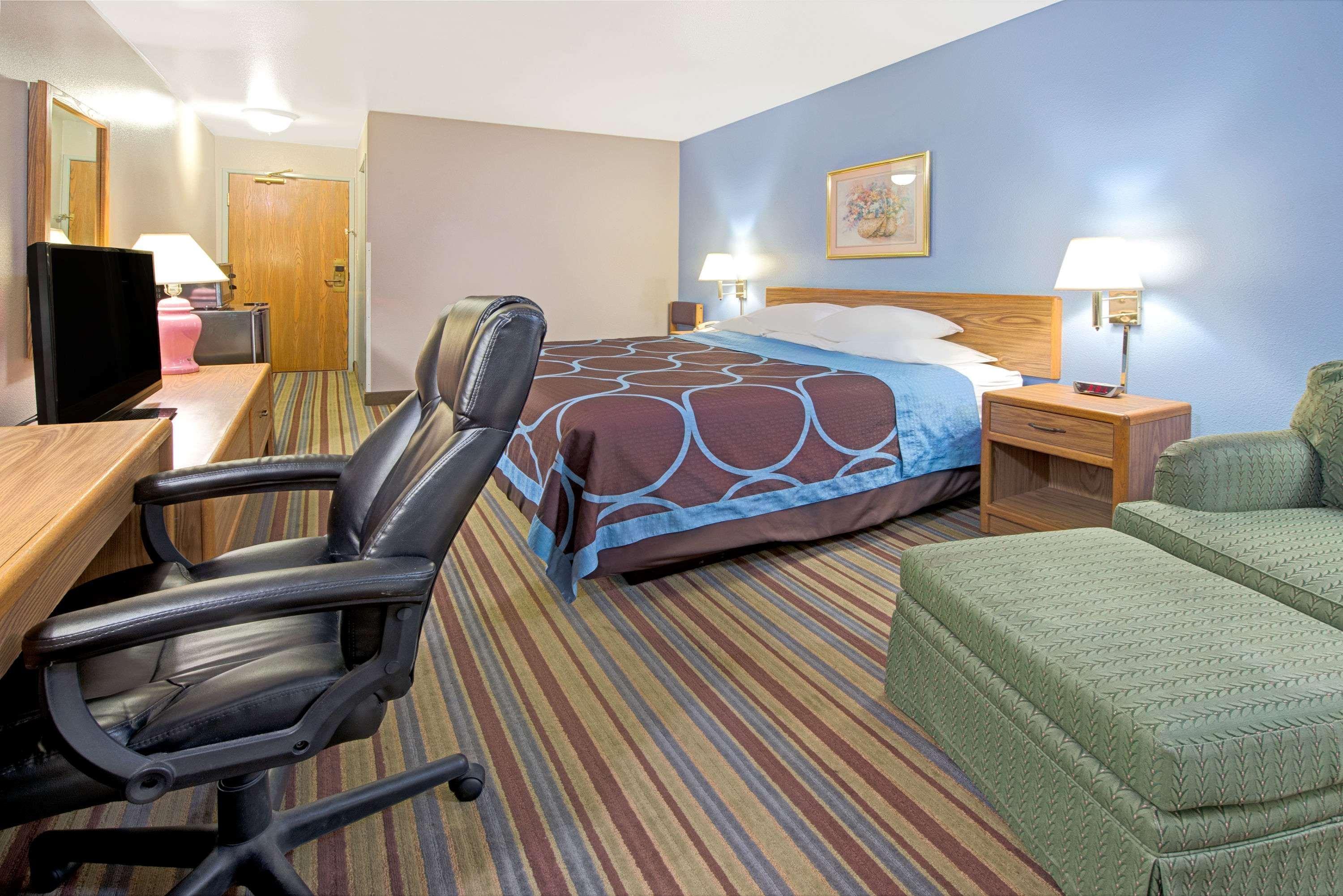 Super 8 By Wyndham Pontoon Beach Il/St. Louis Mo Area Exterior photo