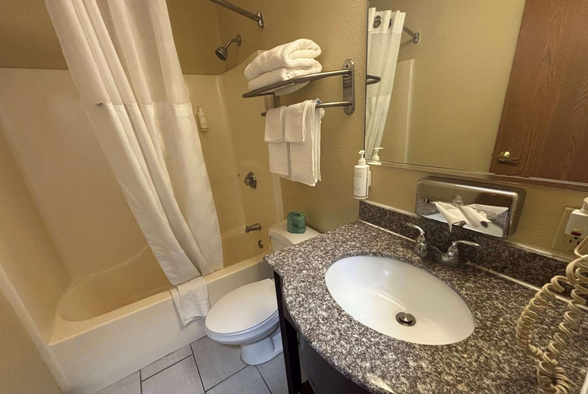 Super 8 By Wyndham Pontoon Beach Il/St. Louis Mo Area Exterior photo
